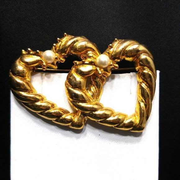 Vintage Two Heart Rope Brooch, Sweetheart Gift, Faux Pearls, 2 1/4 Inches - Picture 4 of 5